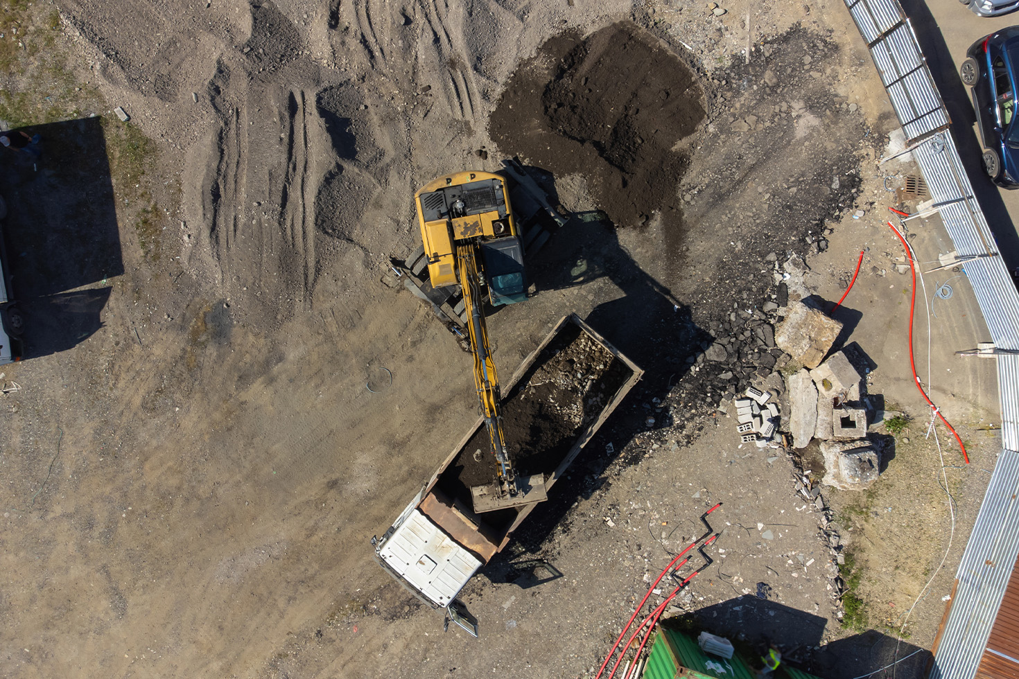 Aerial photograph of an excavator working in the rock excavation for the building's foundations